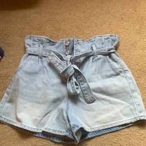 ‼️ ‼️ACCEPTING ANY OFFER ‼️Jean shorts with belt